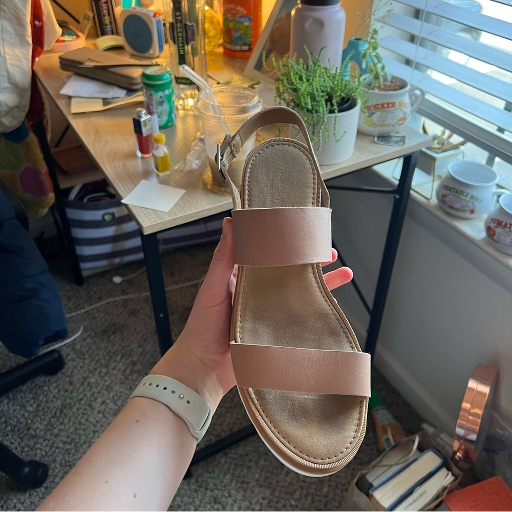 PLATFORM TAN SANDALS